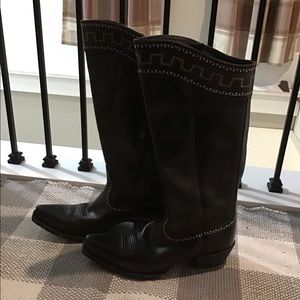 Ladies Ariat size 9.5 boots